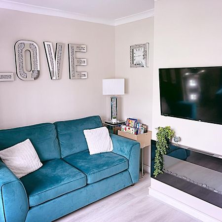 Entire 3-Bedroom Home In Oldham - Guest House Eksteriør billede