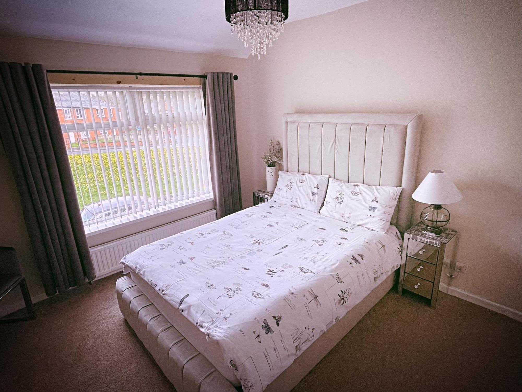 Entire 3-Bedroom Home In Oldham - Guest House Eksteriør billede