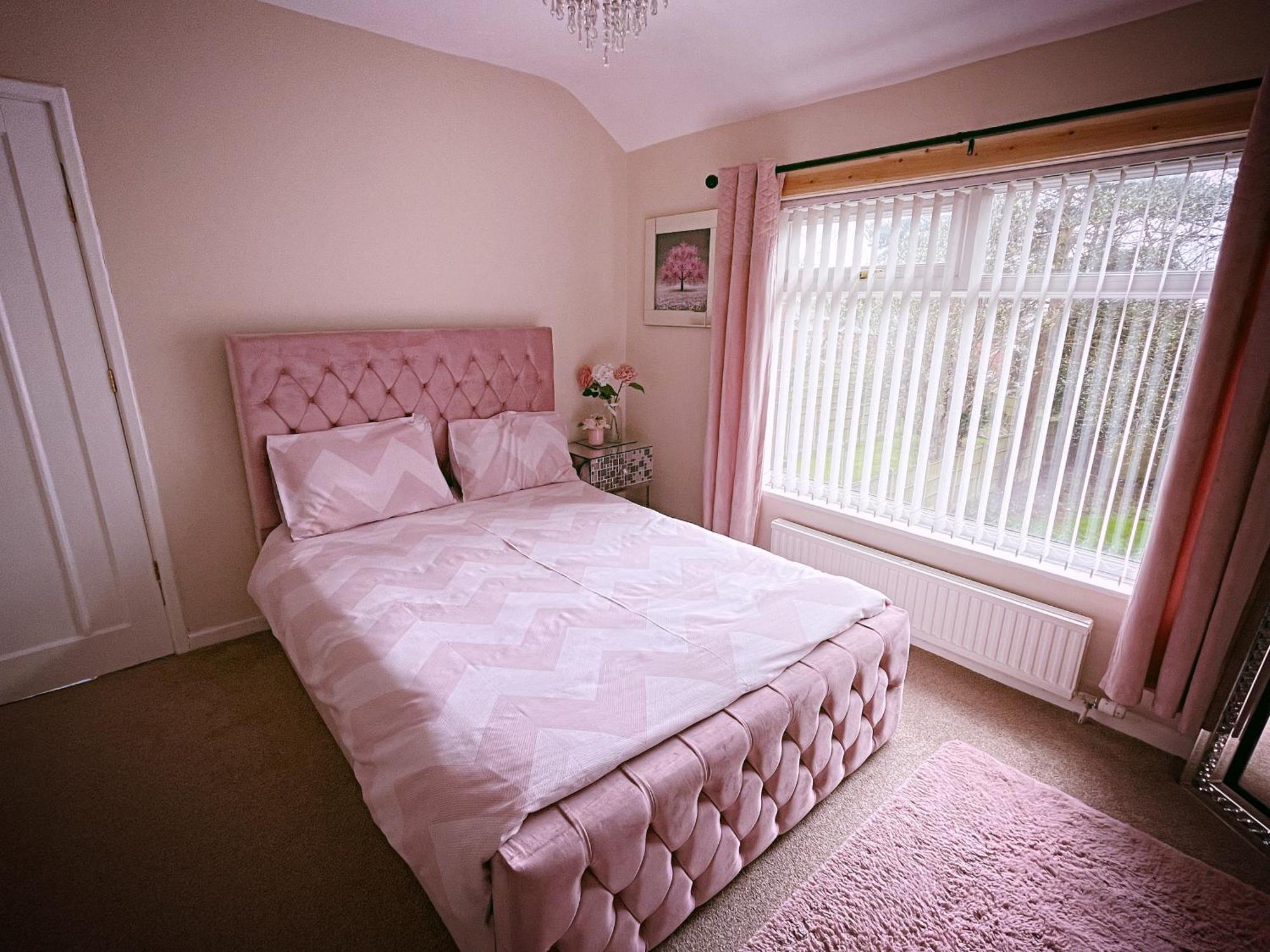 Entire 3-Bedroom Home In Oldham - Guest House Eksteriør billede